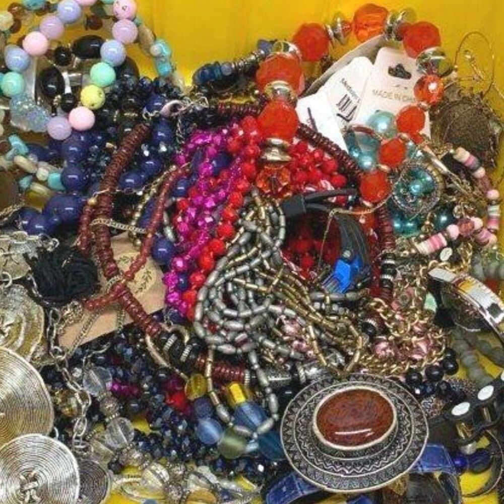 20+ Piece Mixed Fashion Costume Jewelry Lot All Wearable Modern Vintage Estate
